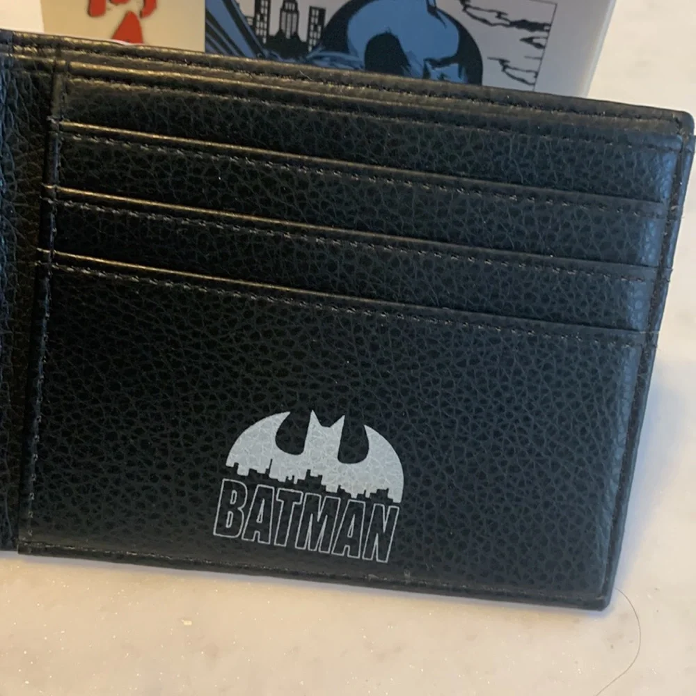 Concept One DC Comics Batman Bifold Wallet in Decorative Tin Case